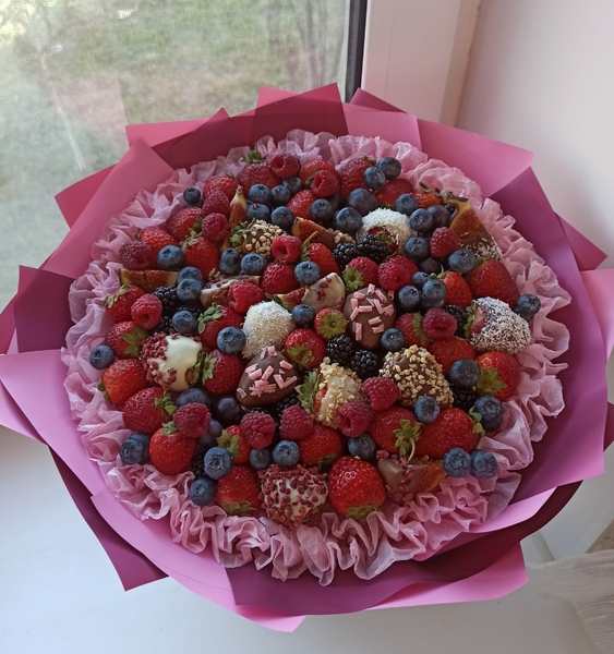 Клубничный букет 19. Микс из клубники и шоколада